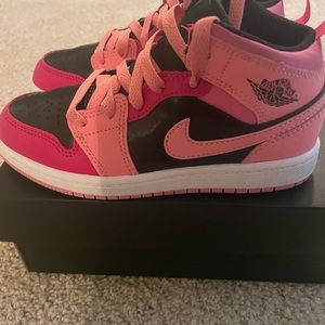 Jordan 1 mid